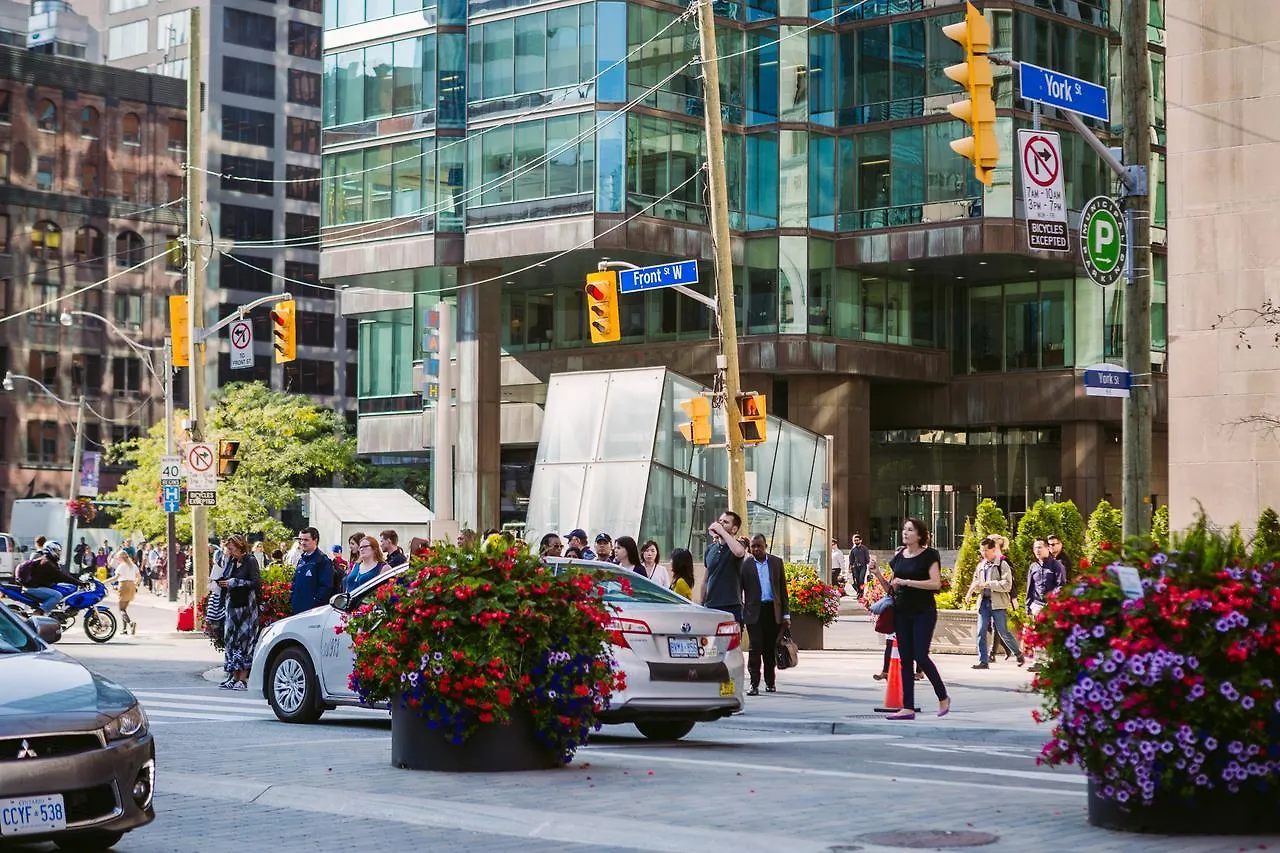 Apartment Cityscape Condo In Fort York Toronto